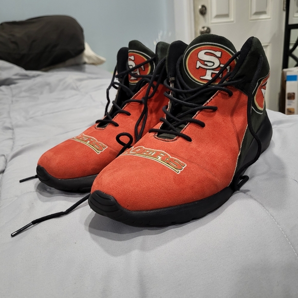 San Fransisco 49ers Red and Green High-Top Sneakers - Picture 3 of 16